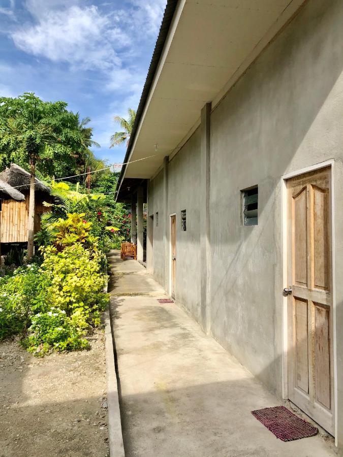 Sharky Hostel Oslob Bagian luar foto