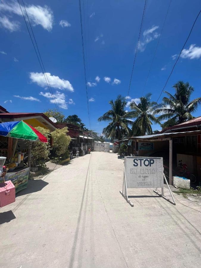 Sharky Hostel Oslob Bagian luar foto