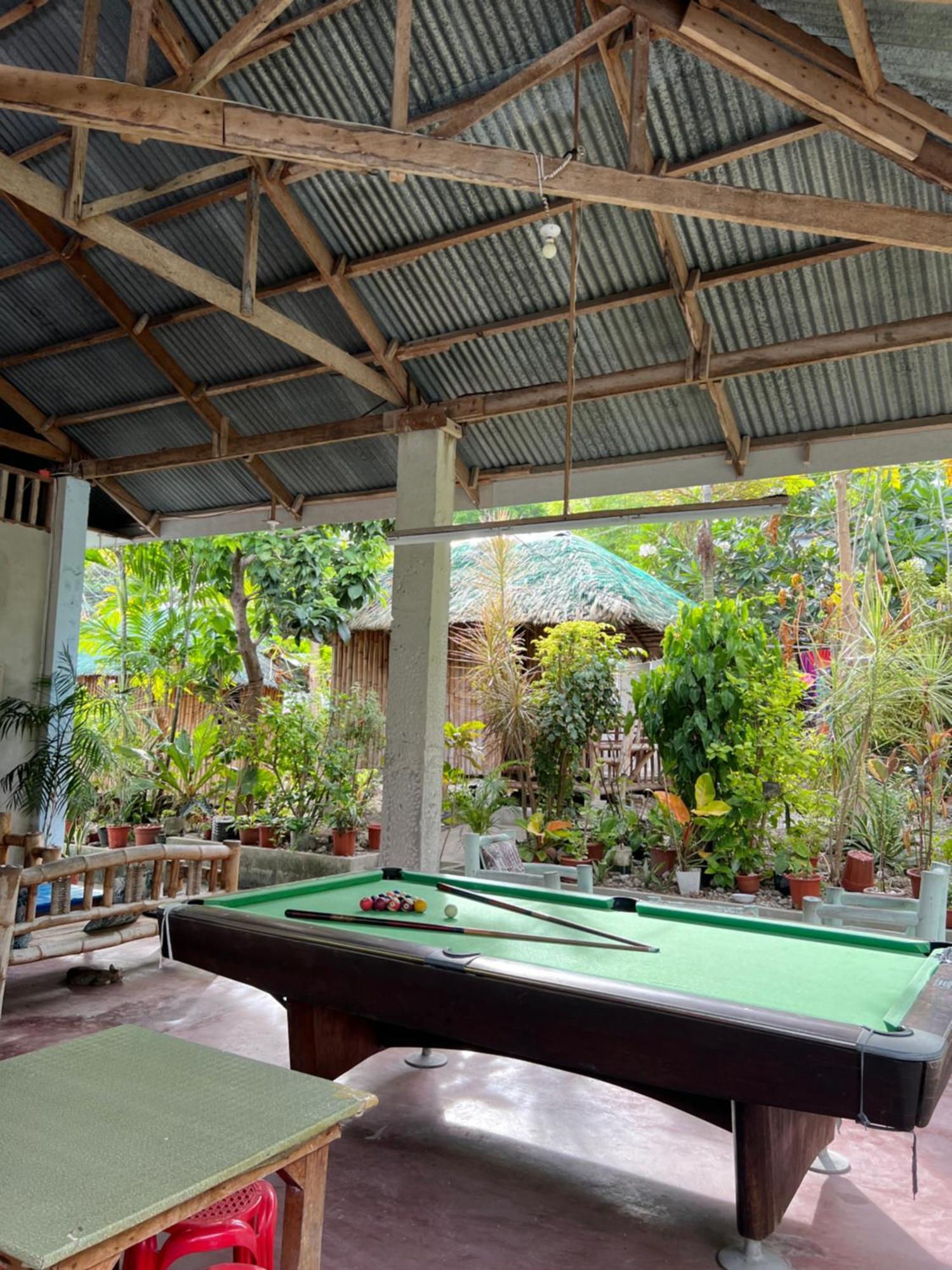 Sharky Hostel Oslob Bagian luar foto