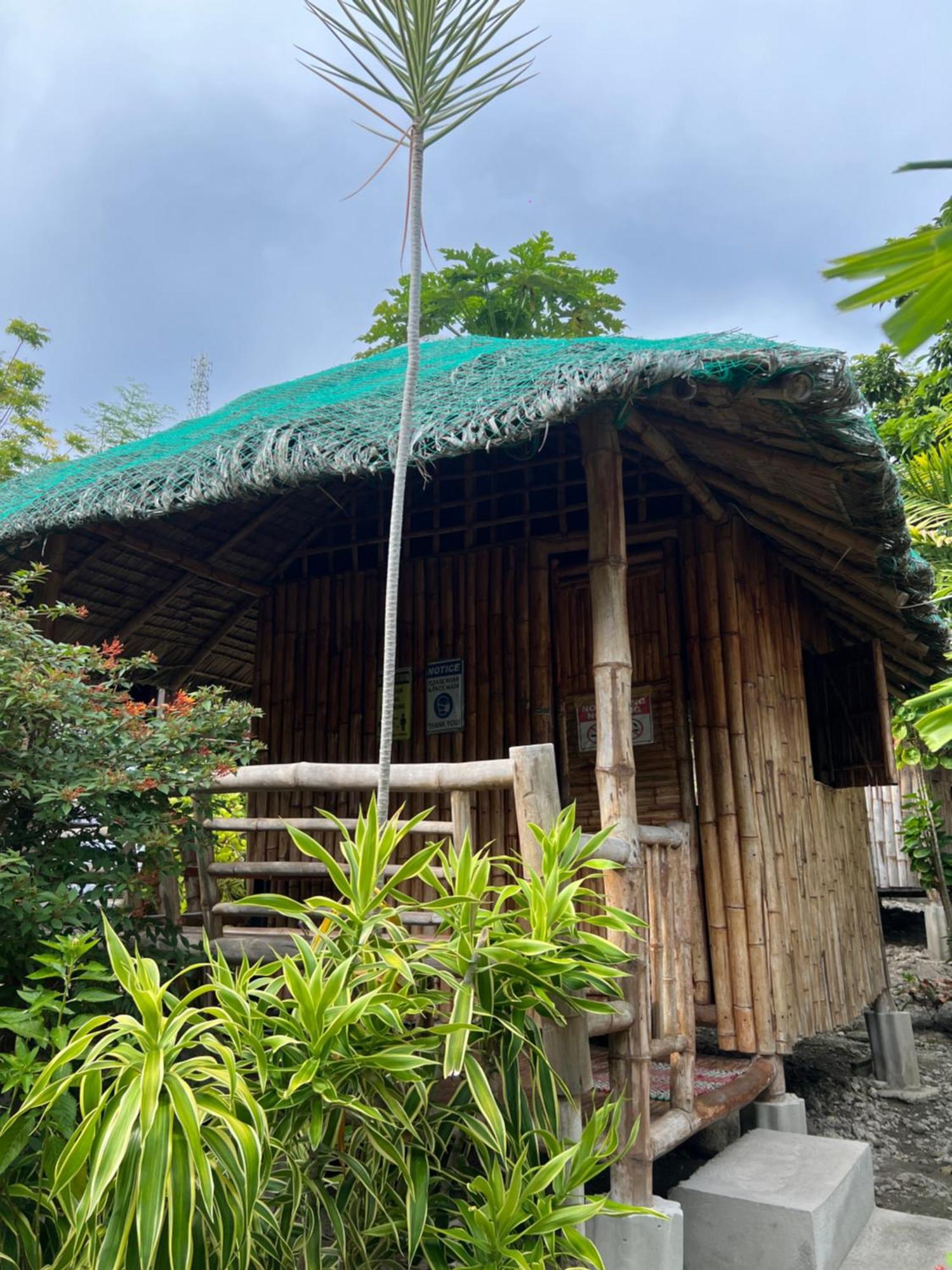 Sharky Hostel Oslob Bagian luar foto